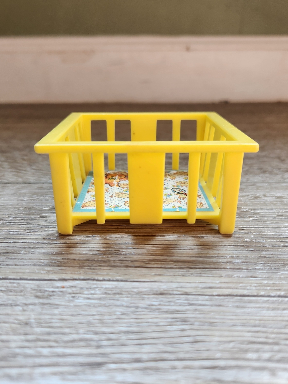 1975 Vintage Fisher Price Yellow Crib For Baby - Picture 2 of 7